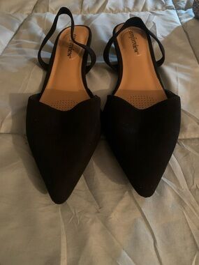 comfortview Black Pointed Slingback Kitten heel with Tan Insole Accent NWOT